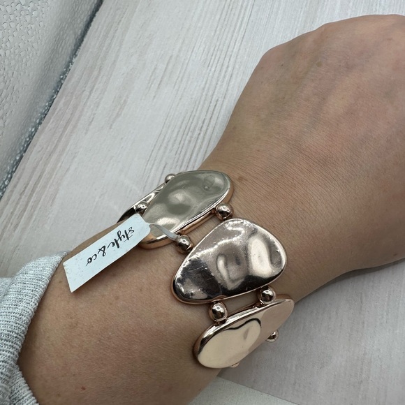 NWT Style & Co Hammered Rose Goldtone Stretch Bracelet - Picture 2 of 6
